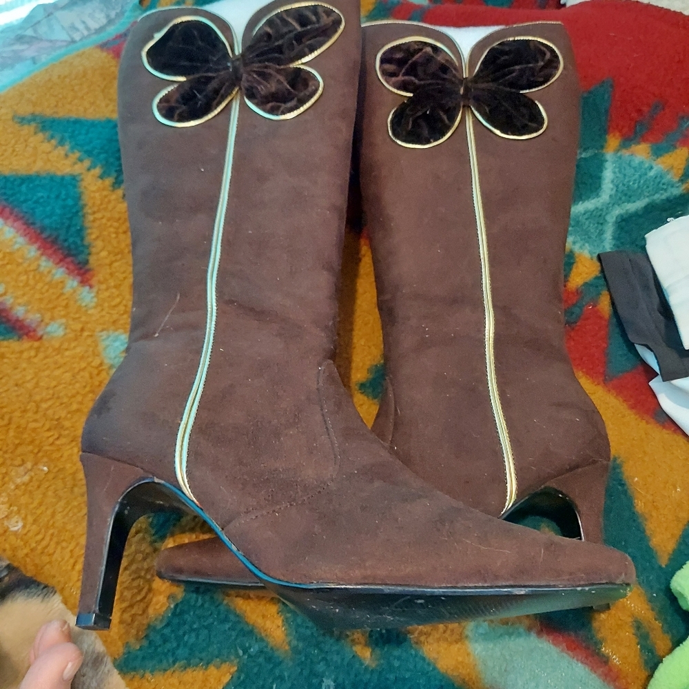 Beautiful pair of Amanda boots.